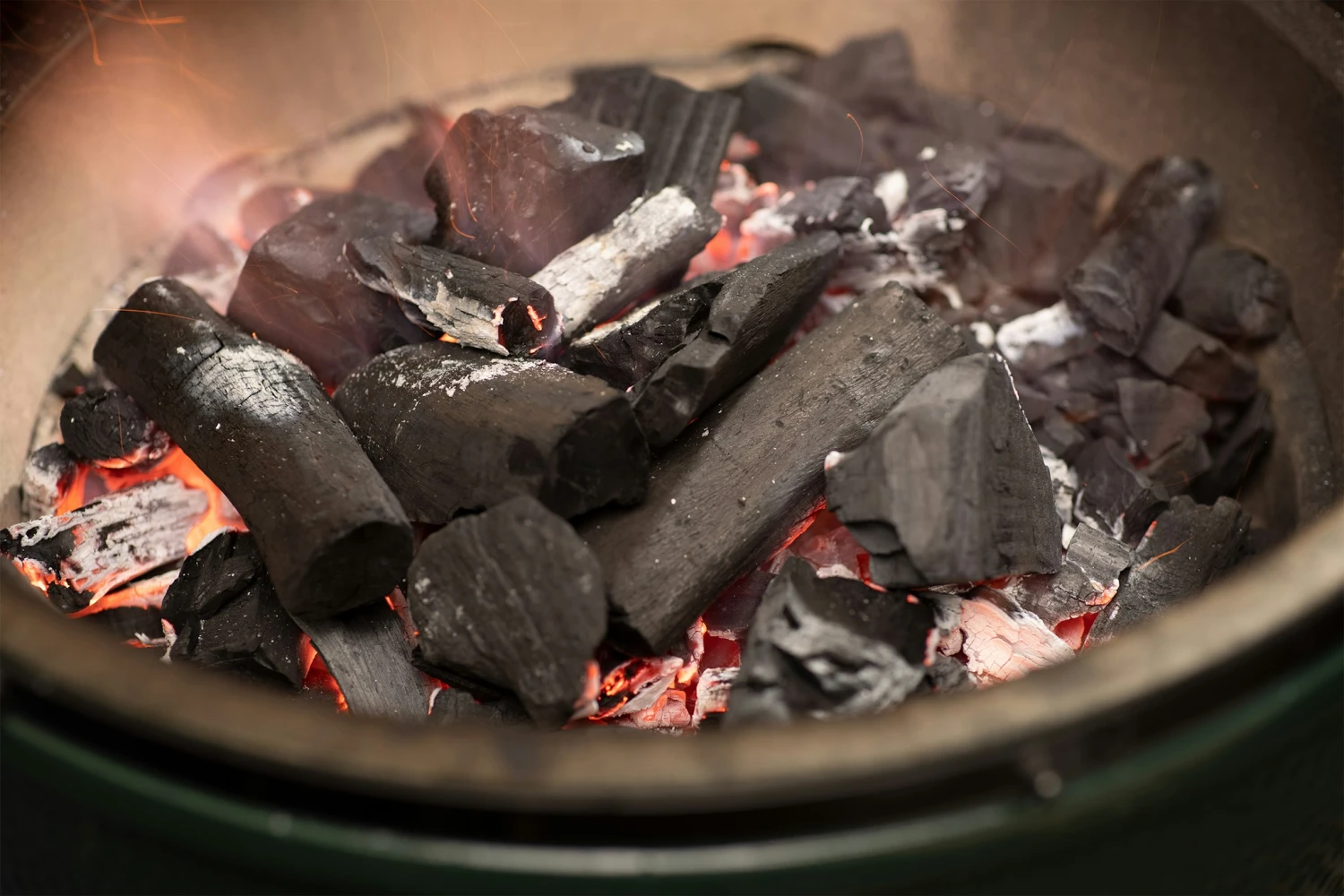 Big Green Egg Bio-Holzkohle, Holzkohle Vom Apfelbaum Und Kräuterbaum – Bild 5